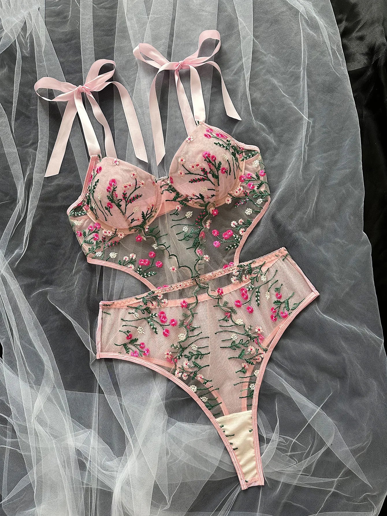 Floral Lace Underwire Bra & Brief Set