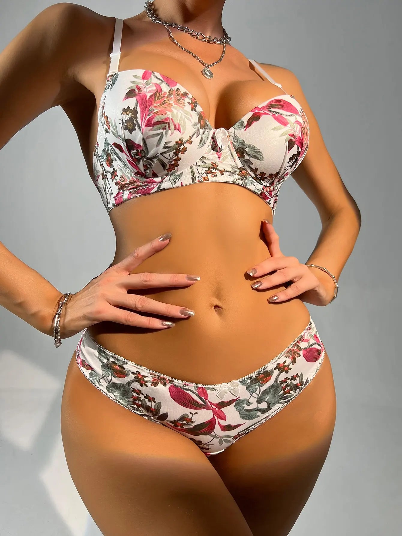 Soft Floral Underwire Bra Set